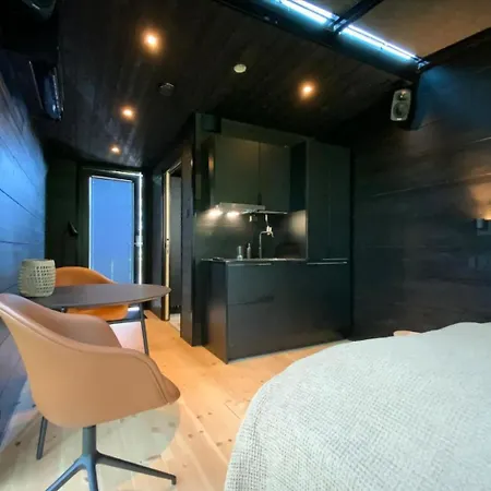 Aurora Igloo Village Yllaes Luna - Hot Tub 公寓 *